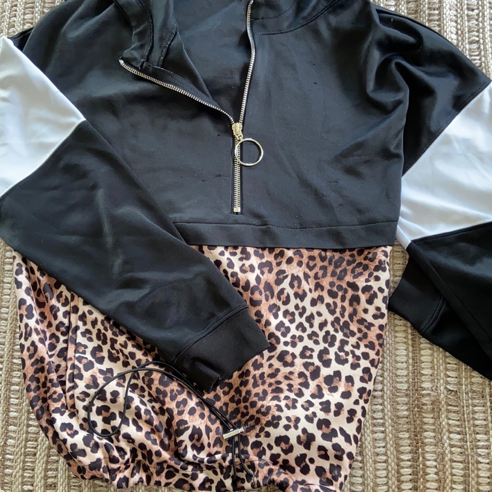 Sweatshirt